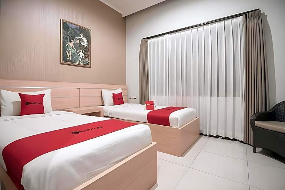 RedDoorz near Lembang Park & Zoo 2