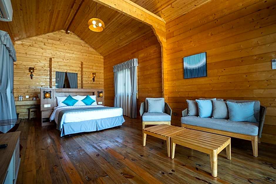 Foto 1 dari 9 — Premium 1 King Bed Chalet
