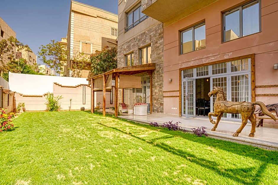 Spacious Garden Duplex near JW Marriott