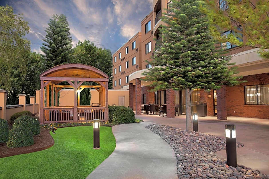 Courtyard by Marriott Fayetteville