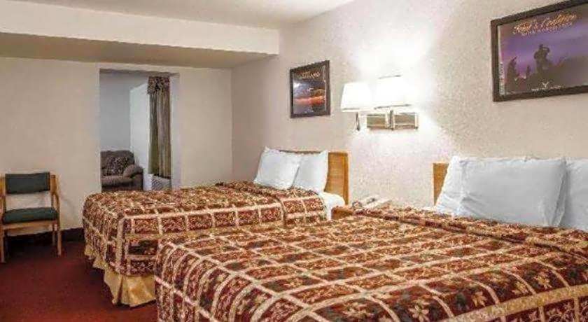 Econo Lodge Truman Inn