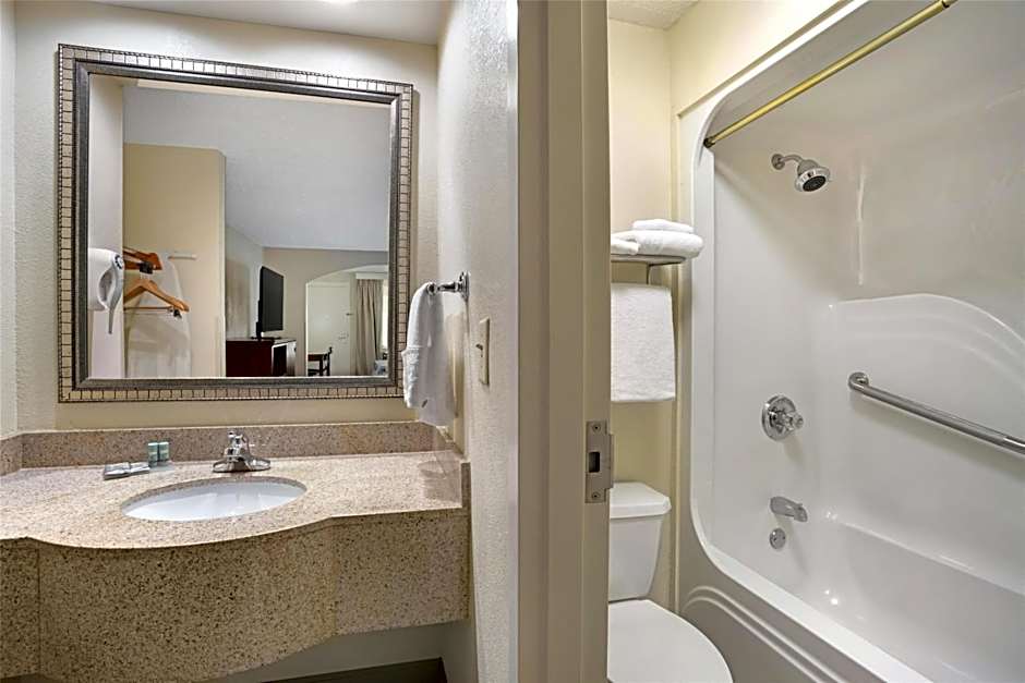 Best Western Inn & Suites Monroe