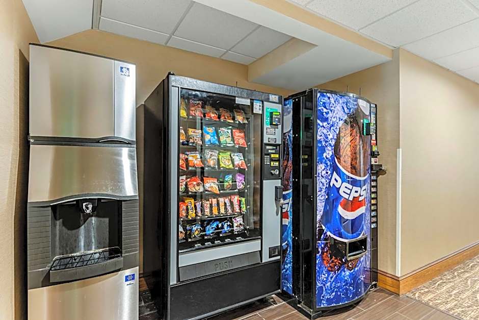 Comfort Inn & Suites Dover near Speedway