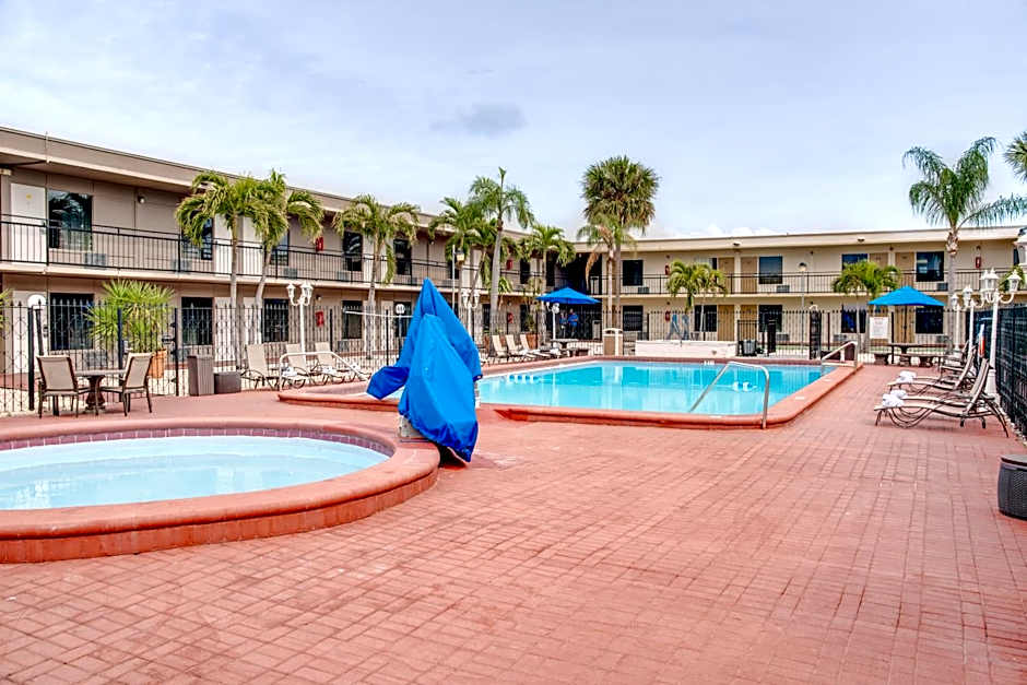 Days Inn by Wyndham St. Petersburg / Tampa Bay Area