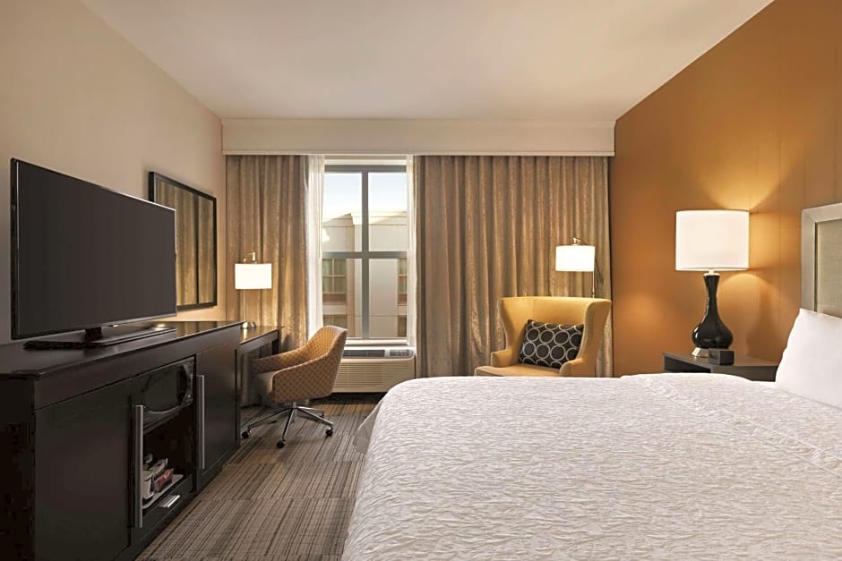 Hampton Inn By Hilton and Suites Roanoke-Downtown, VA