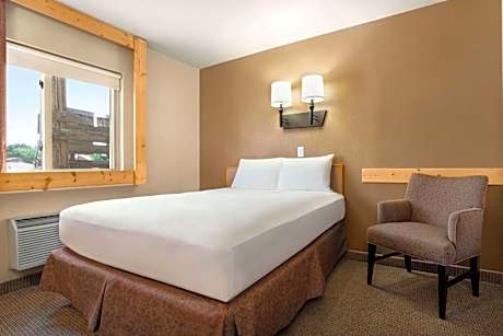 Queen Room with Hearing Impaired Access - Non-Smoking