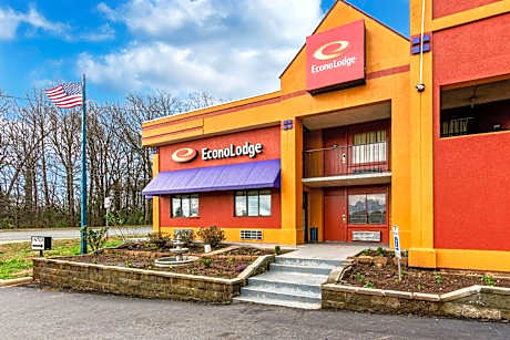 Econo Lodge Airport near Billy Graham Parkway