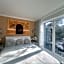Grand Petit Hotel