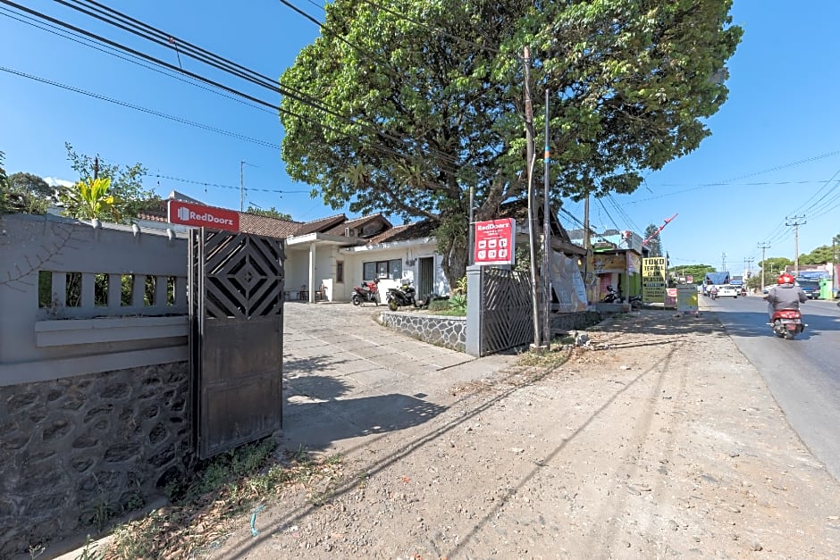 RedDoorz Syariah @ Jl Raya Sukabumi