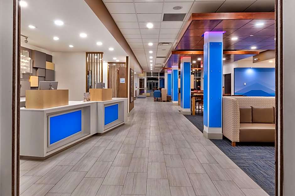 Holiday Inn Express & Suites Milan - Sandusky Area By IHG