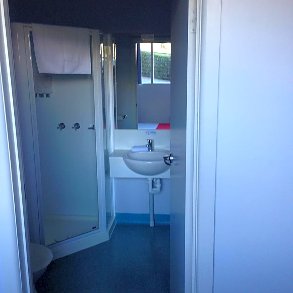 Waterfront Lodge Motel