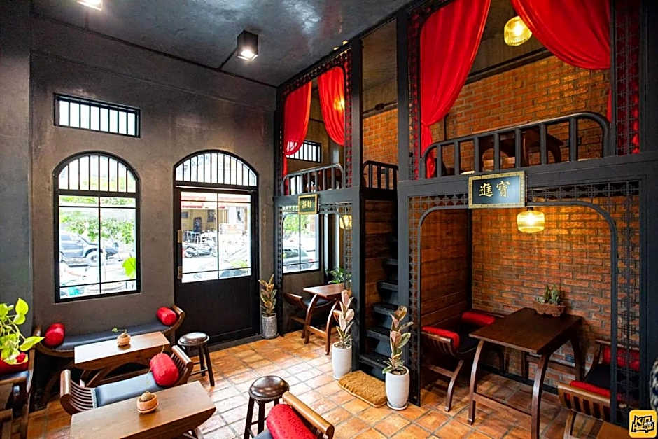 Lynlan Hostel & Cafe