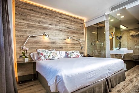 JUNIOR SUITES KING SIZE BED