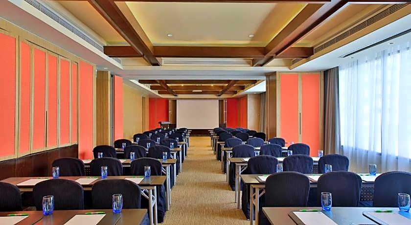 Holiday Inn & Suites Makati By IHG