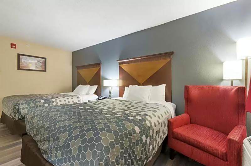 Econo Lodge Inn & Suites Mason City - Clear Lake