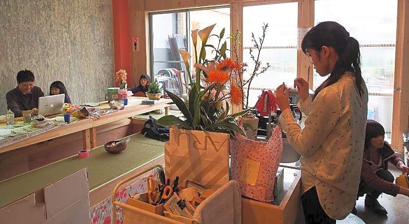 Kamagasaki University of the Arts Cafe Garden Guest House aka KAMAGEI