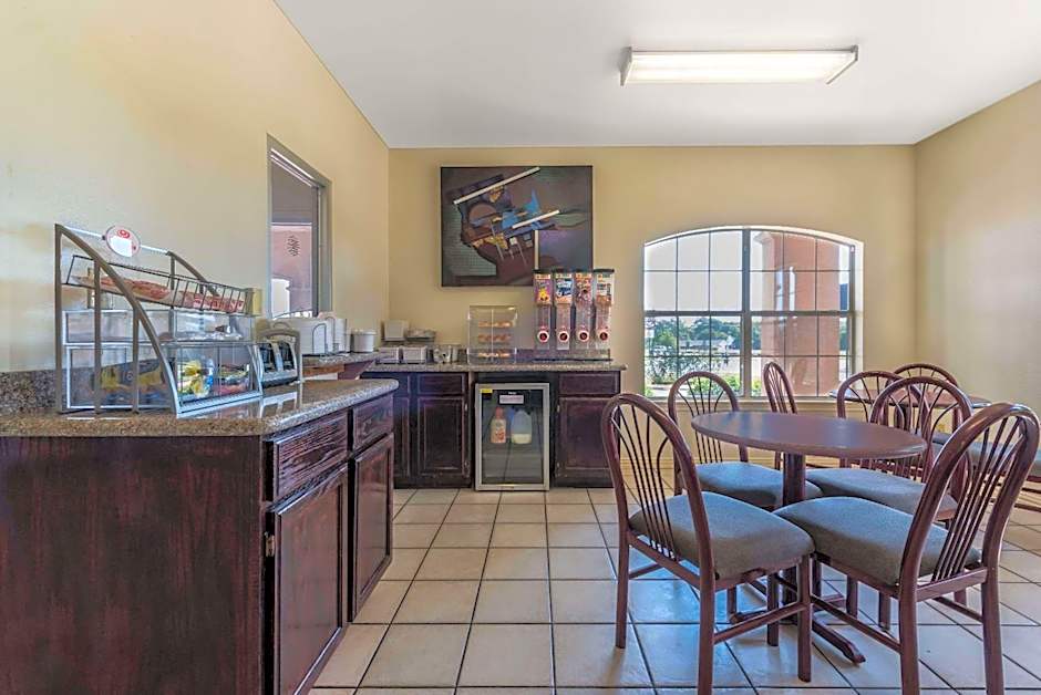 Super 8 by Wyndham Greenville