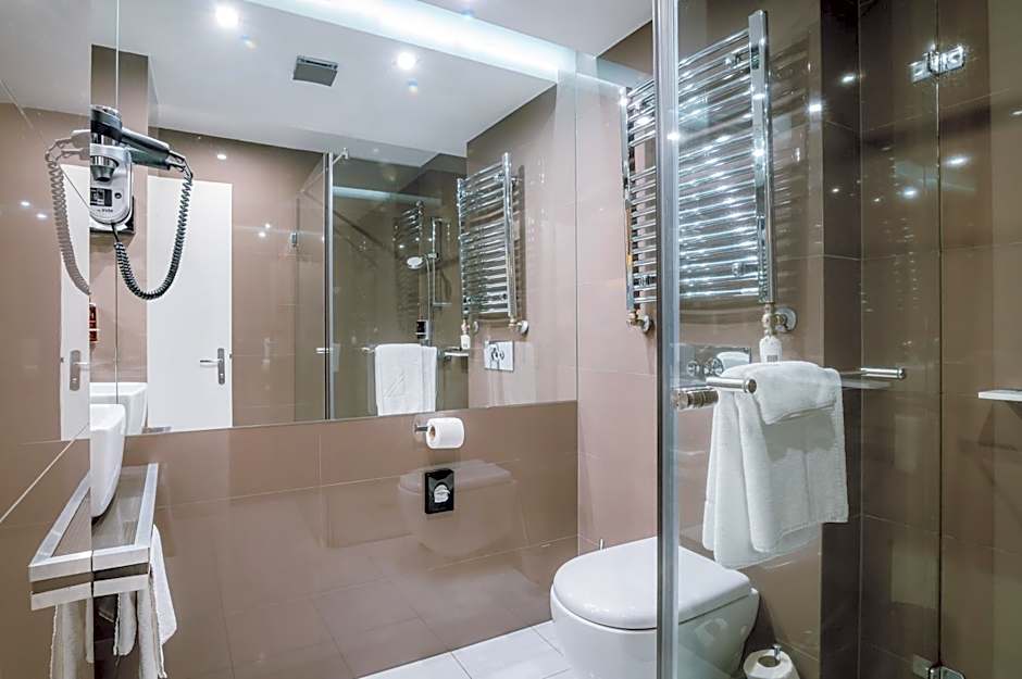 Plaza V Executive Hotel