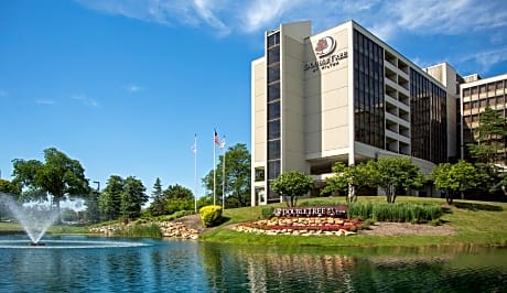 DoubleTree by Hilton Chicago - Oak Brook