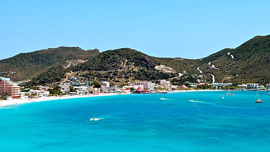 Holland House Beach Hotel