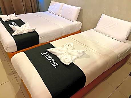 Deluxe Family Room without Window