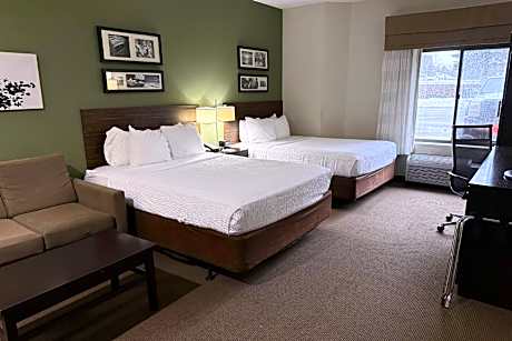 2 Queen Beds, Suite, Nonsmoking