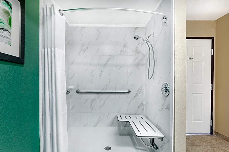 Baymont by Wyndham Midland Center