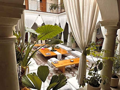 Hotel Sin Nombre