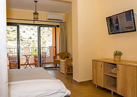 Apartment with Mountain View