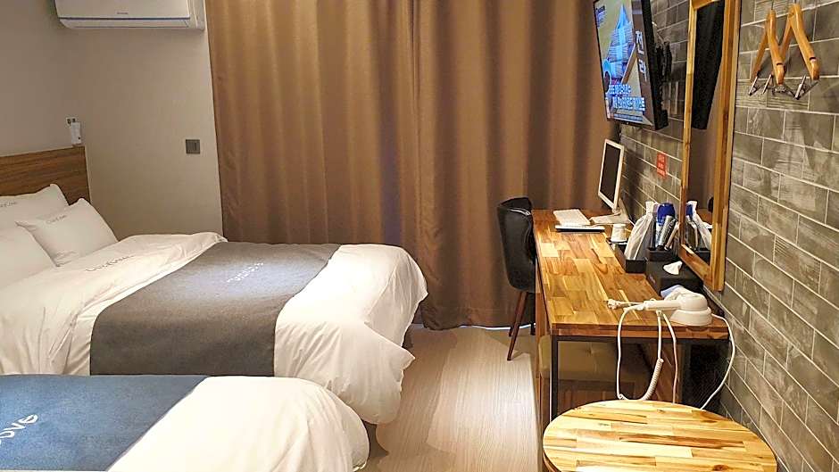 CozyCove Boutique Hotel