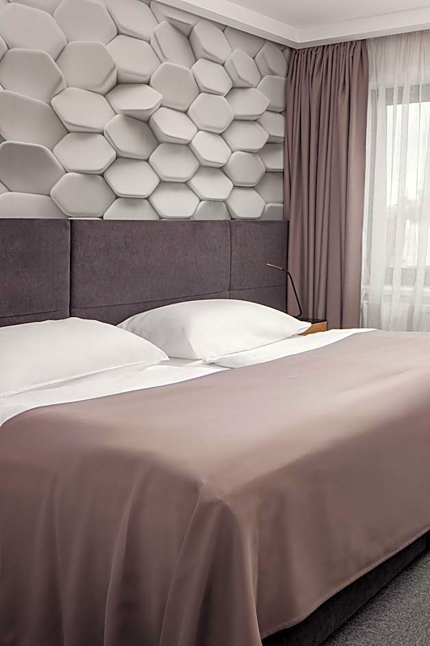 4 SMART HOTEL