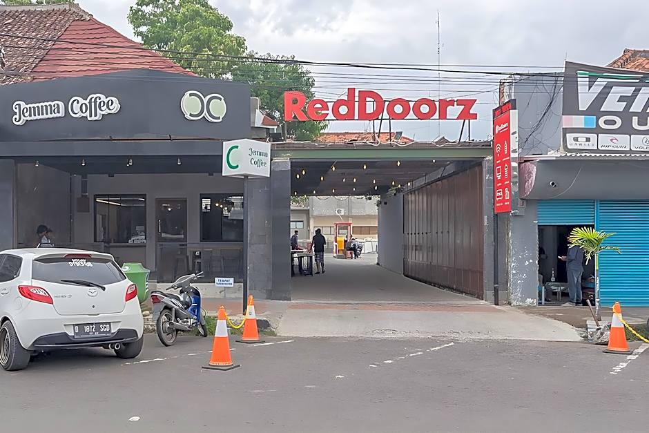 RedDoorz near Alun-Alun Garut