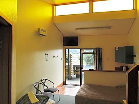 Studio with Private Bathroom