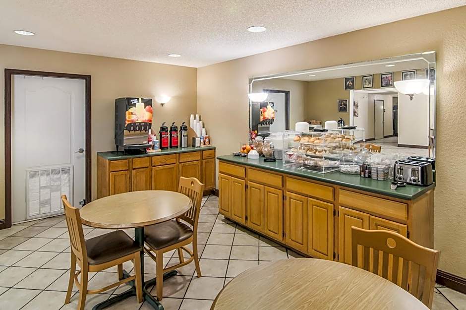 Red Roof Inn & Suites Pensacola East - Milton