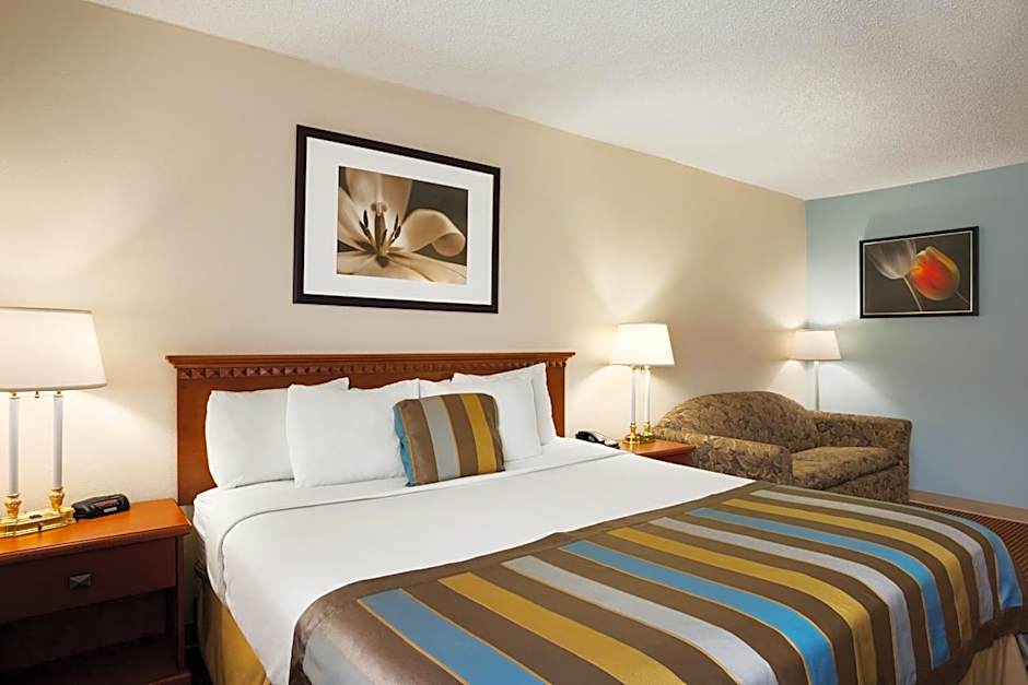 Days Inn by Wyndham Middletown