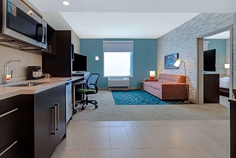 1King Mobility/Hearing Access Ri Shower Suite