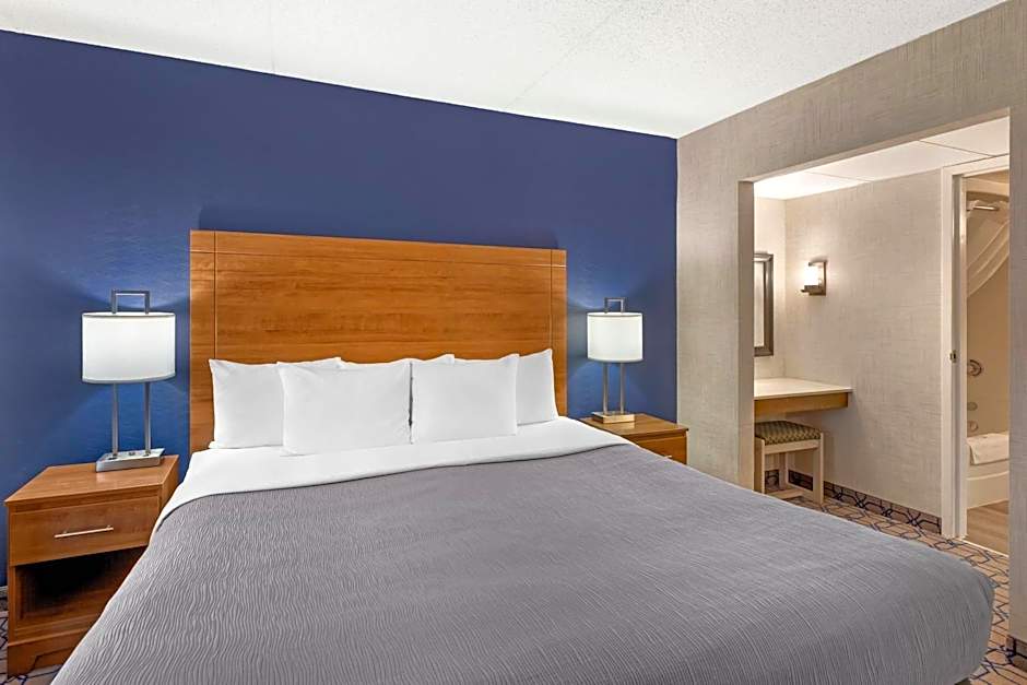 Quality Suites Whitby