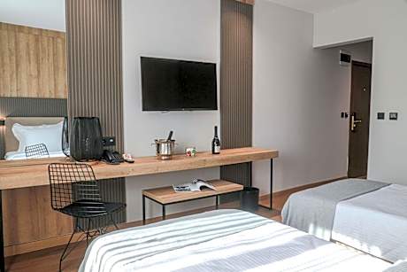 Family Suite with One Double and Two Single Beds - Non-Smoking