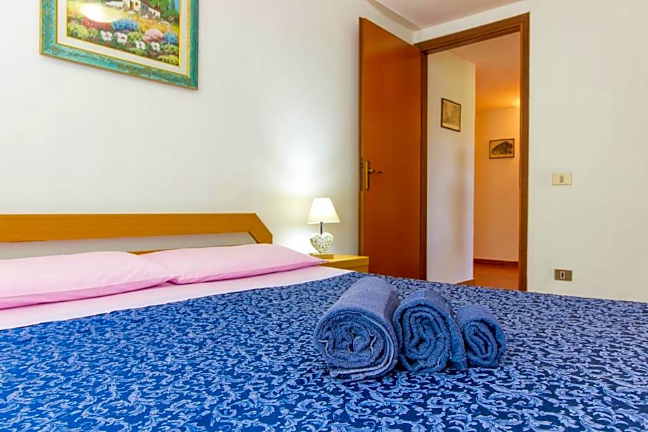 Appartamenti in Villa con ampio giardino esterno