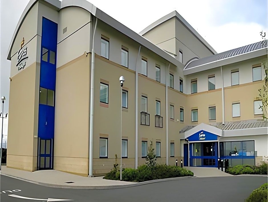 Holiday Inn Express Cardiff Airport