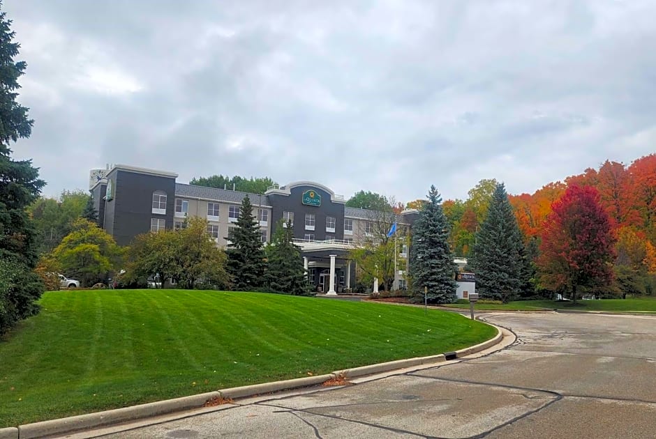 La Quinta Inn & Suites by Wyndham Milwaukee South West New Berlin