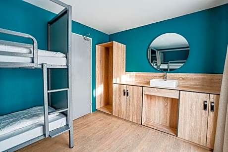 Private 4-Bed Room Shared Bathroom