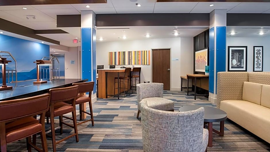 Holiday Inn Express & Suites Racine