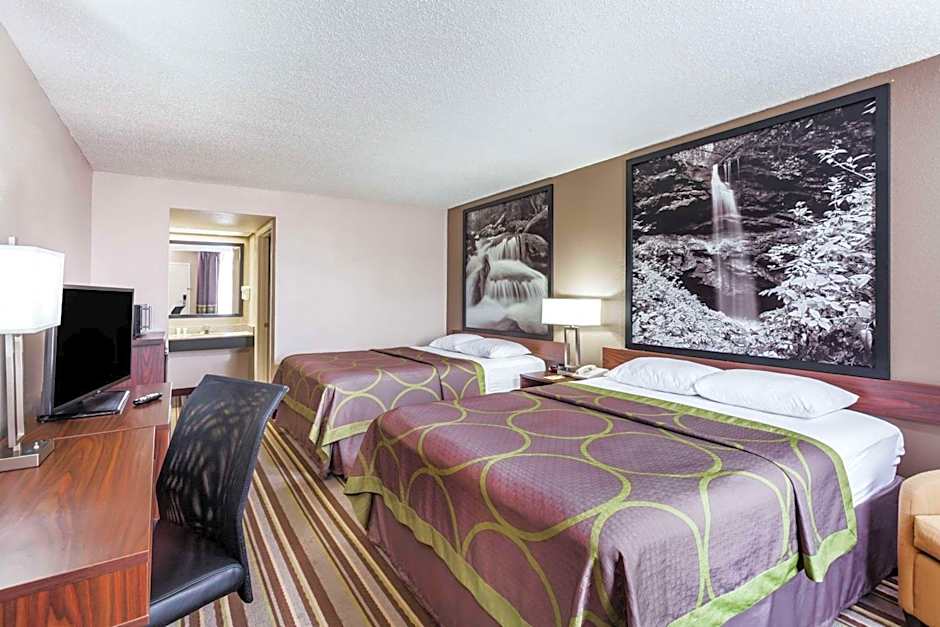 Super 8 by Wyndham Pigeon Forge Dollywood Lane
