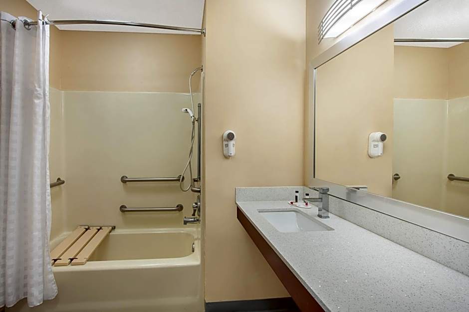 Baymont by Wyndham Greenwood