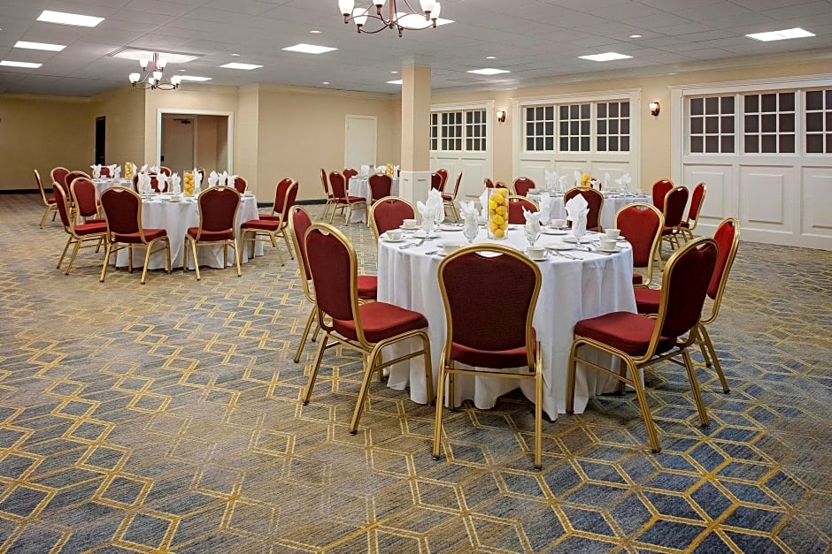 Holiday Inn & Suites Boston-Peabody By IHG