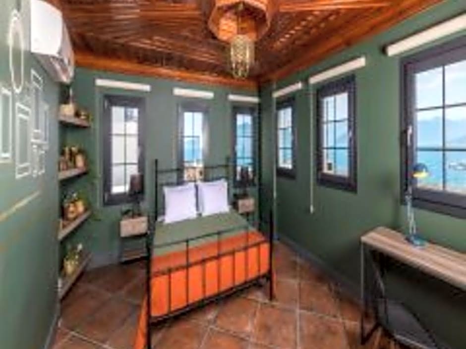 Photo 1 of 10 of Superior, Balcony