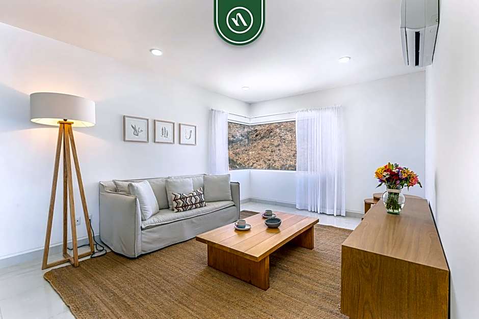 Brand New 3 BR Penthouse - Oceanview Rooftop Pool