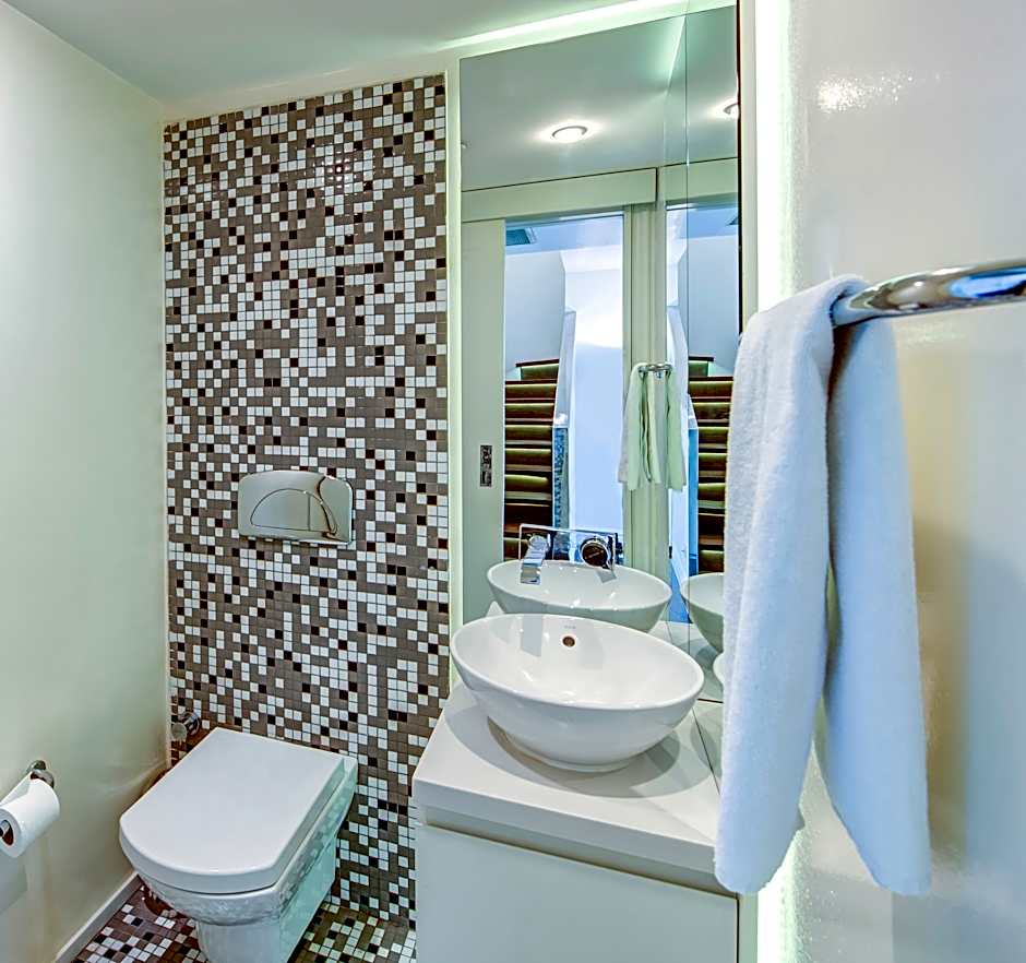 Photo 1 of 6 of Junior Suite
