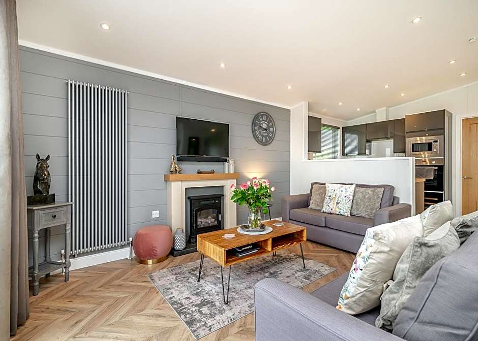 Midsomer Lodges